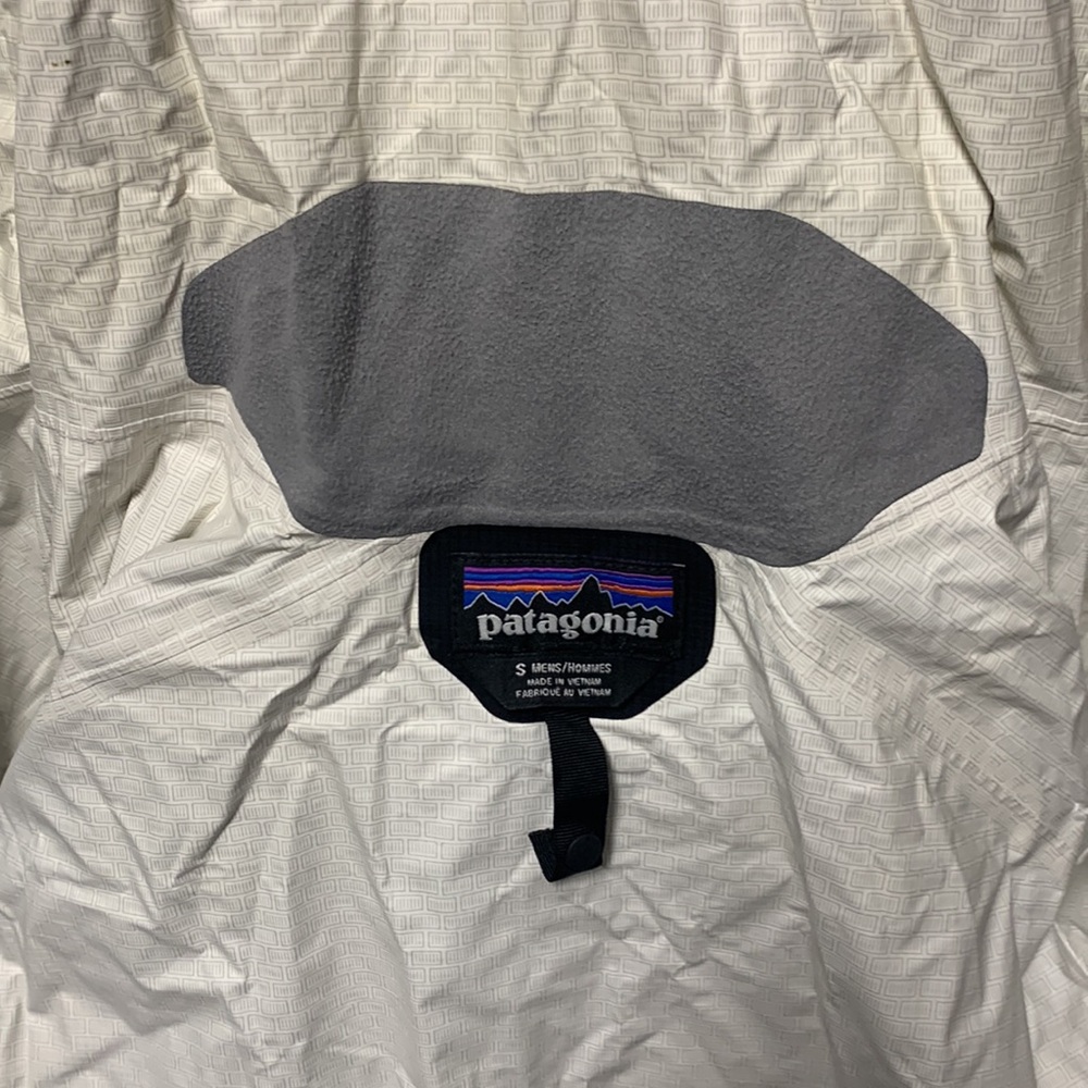 Patagonia Black Hooded Jacket - Picture 9 of 9
